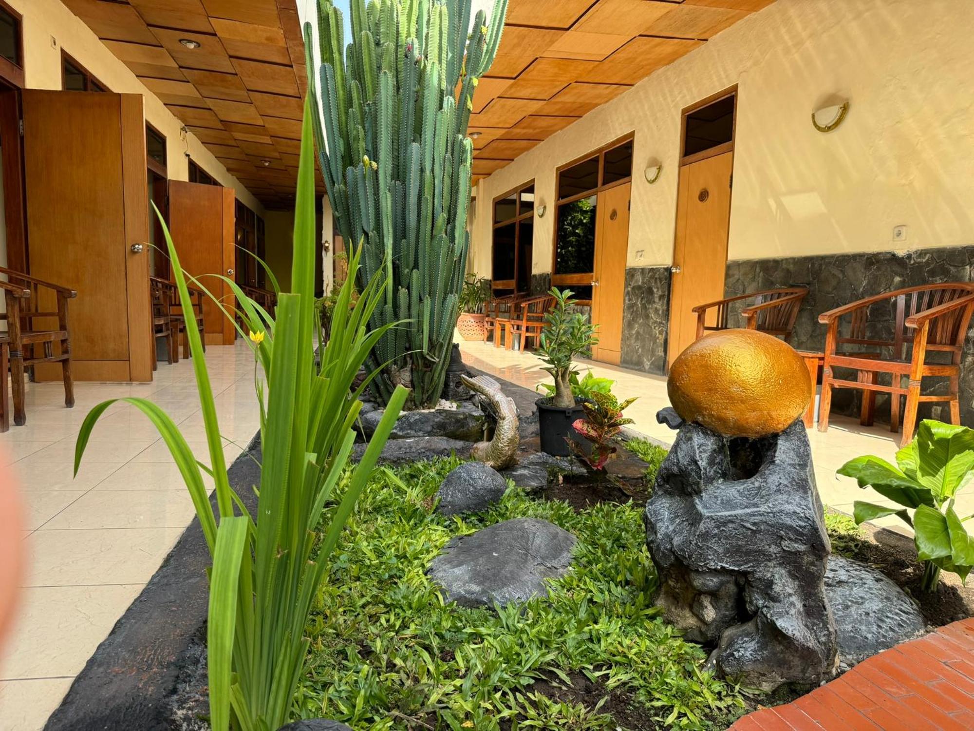 Hotel Priangan Cirebon Εξωτερικό φωτογραφία