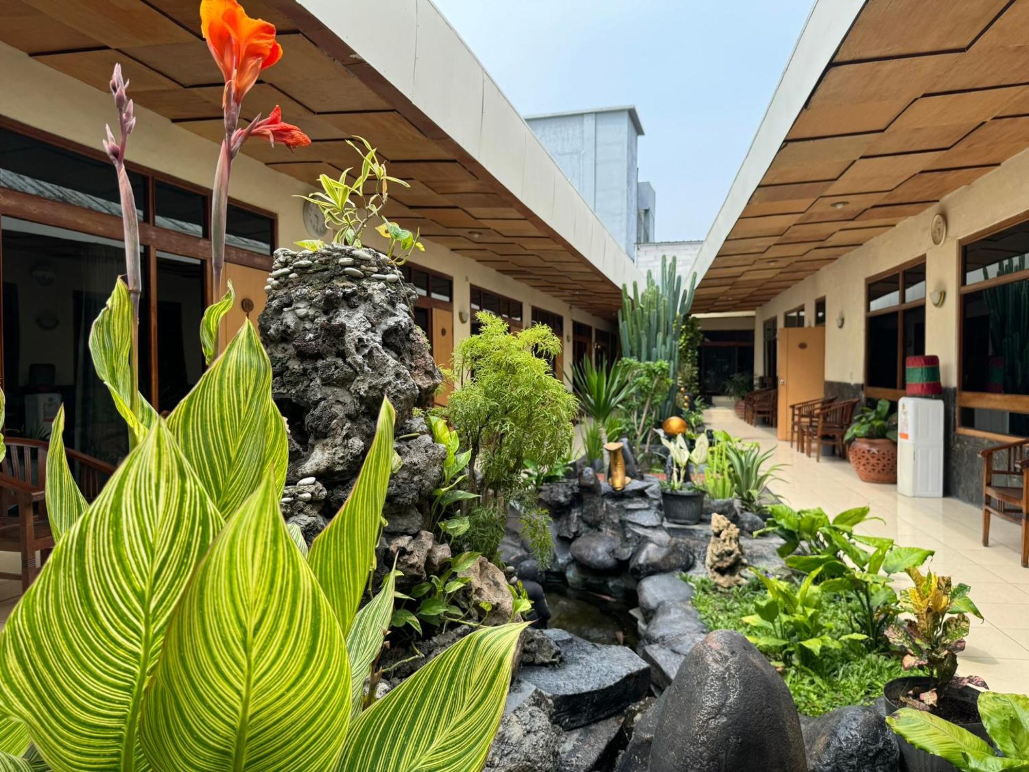 Hotel Priangan Cirebon Εξωτερικό φωτογραφία