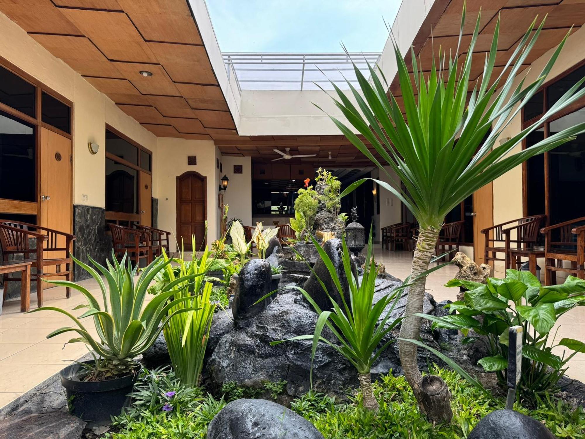 Hotel Priangan Cirebon Εξωτερικό φωτογραφία