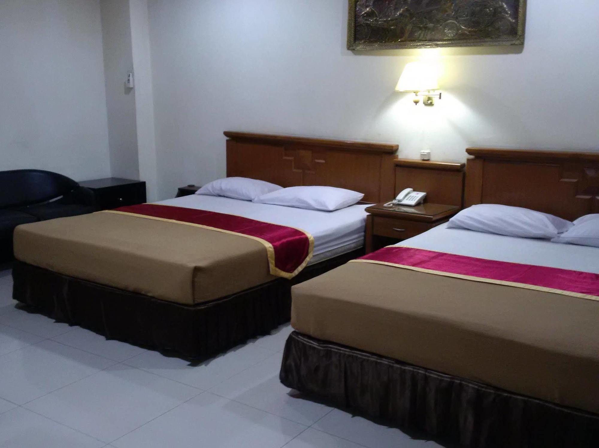 Hotel Priangan Cirebon Εξωτερικό φωτογραφία